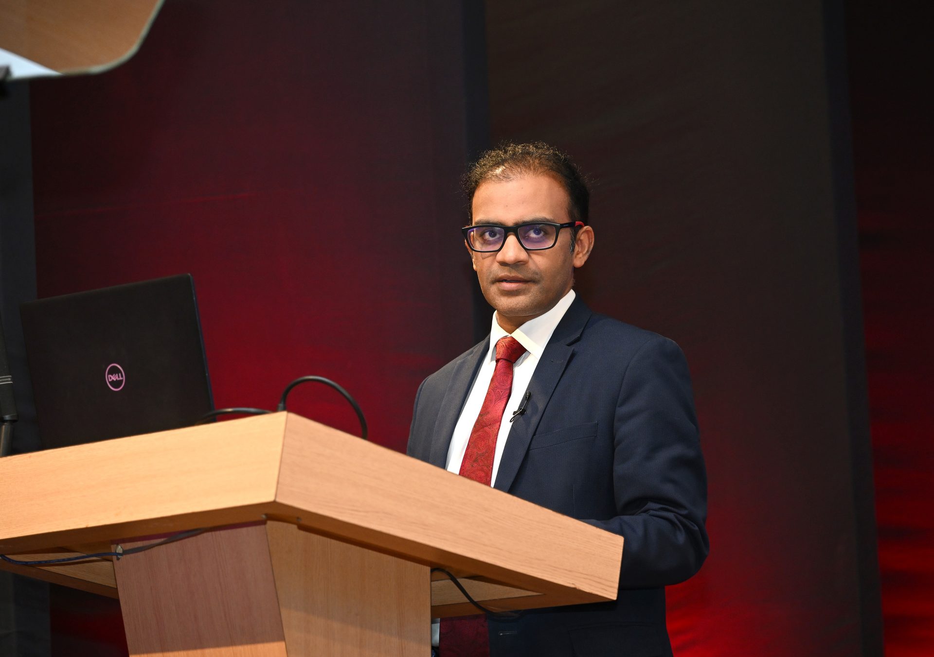 Public address system, Glasses, Podium, Lectern, Microphone, Tie, Laptop, Computer, Spokesperson