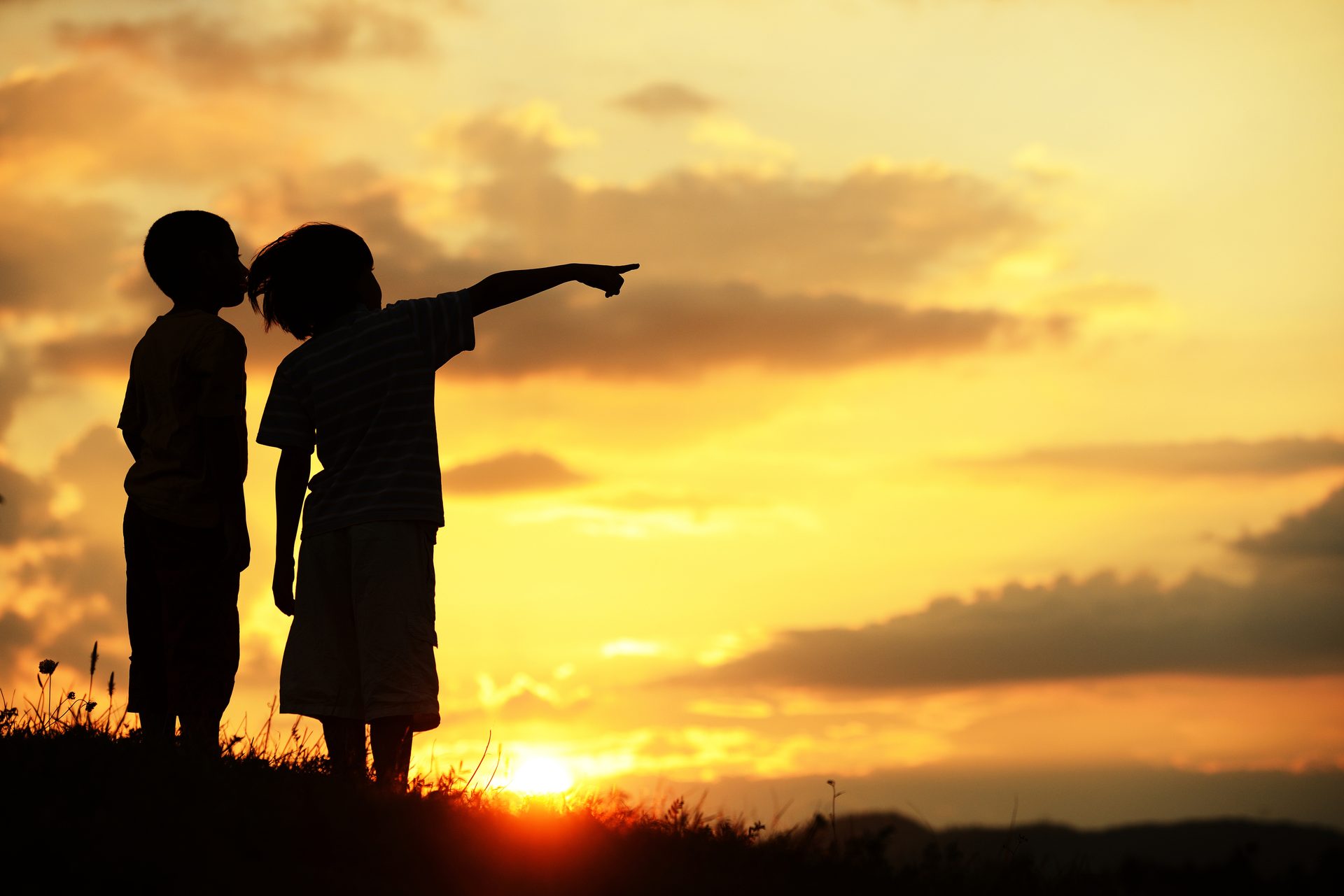 People in nature, Flash photography, Cloud, Sky, Afterglow, Sunlight, Gesture, Happy, Dusk