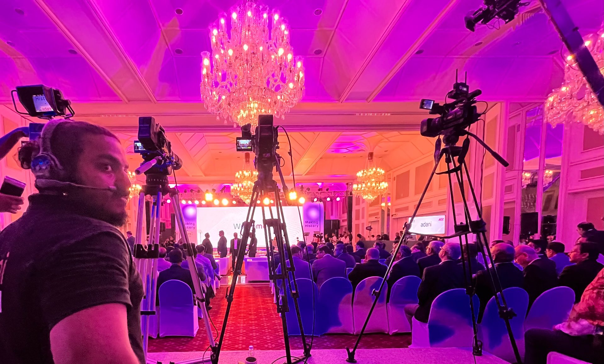 Interior design, Decoration, Purple, Light, Tripod, Entertainment, Pink, Violet, Chair, Magenta