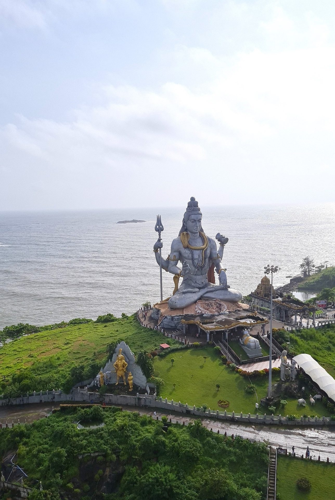 Sky, Water, Cloud, Plant, Statue, Sculpture, Terrain