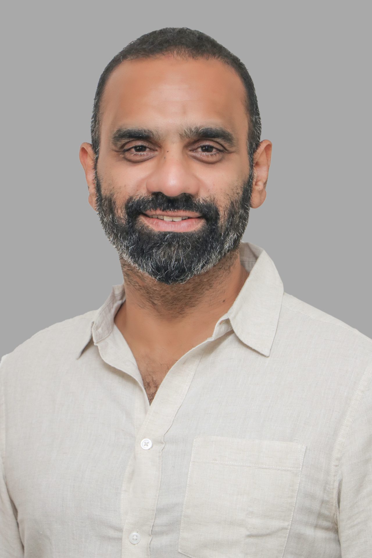 Dress shirt, Forehead, Smile, Eyebrow, Beard, Jaw, Neck, Collar