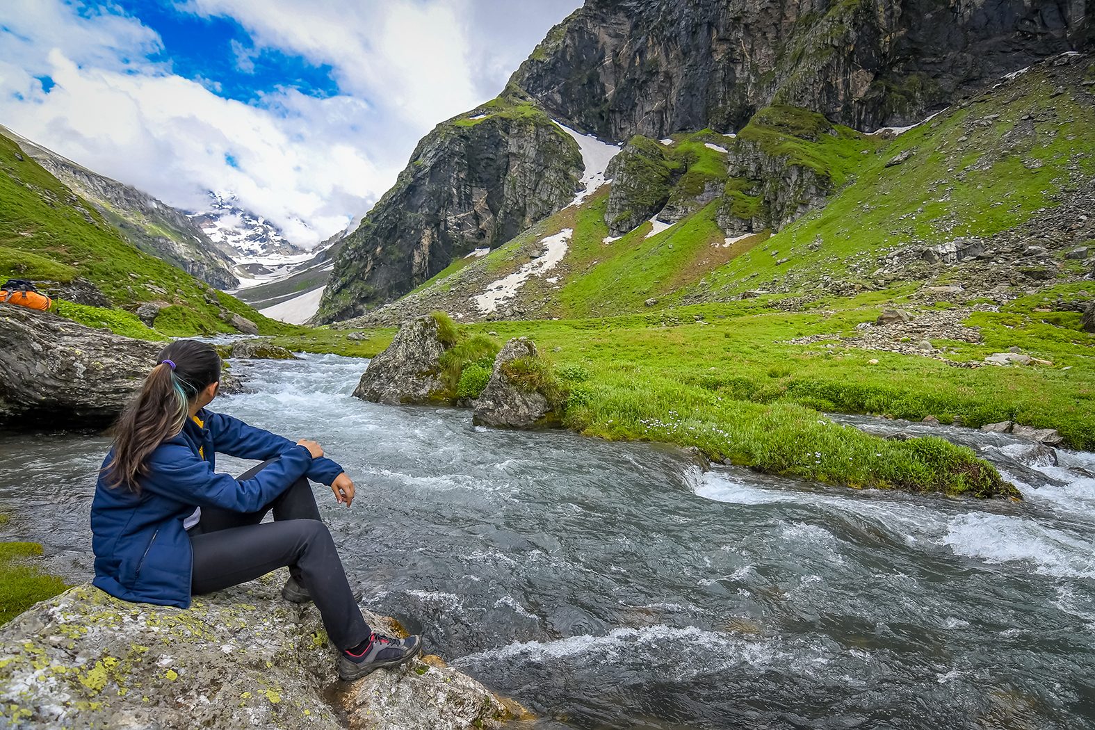 Fluvial landforms of streams, People in nature, Water resources, Natural landscape, Cloud, Mountain, Sky, Plant, Highland