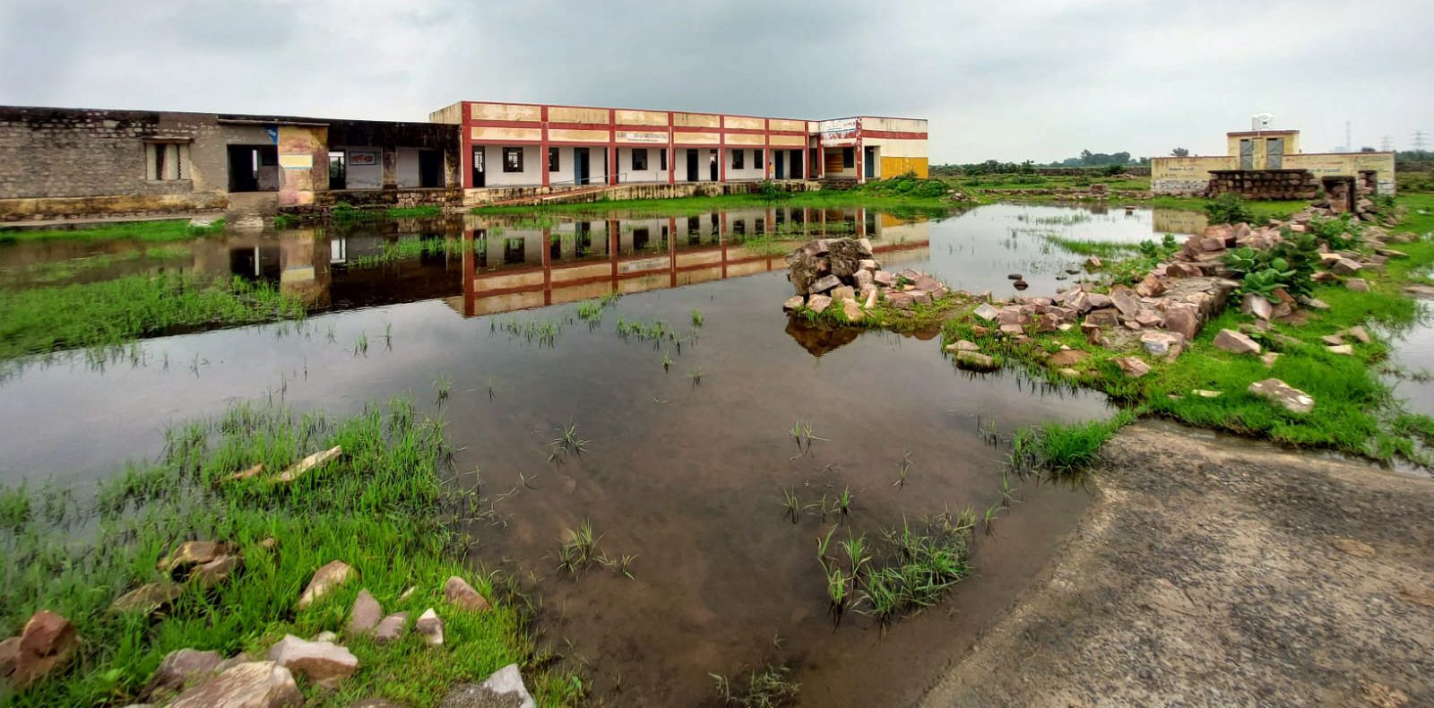 Water resources, Natural landscape, Land lot, Cloud, Plant, Sky, Building, Watercourse, Bank