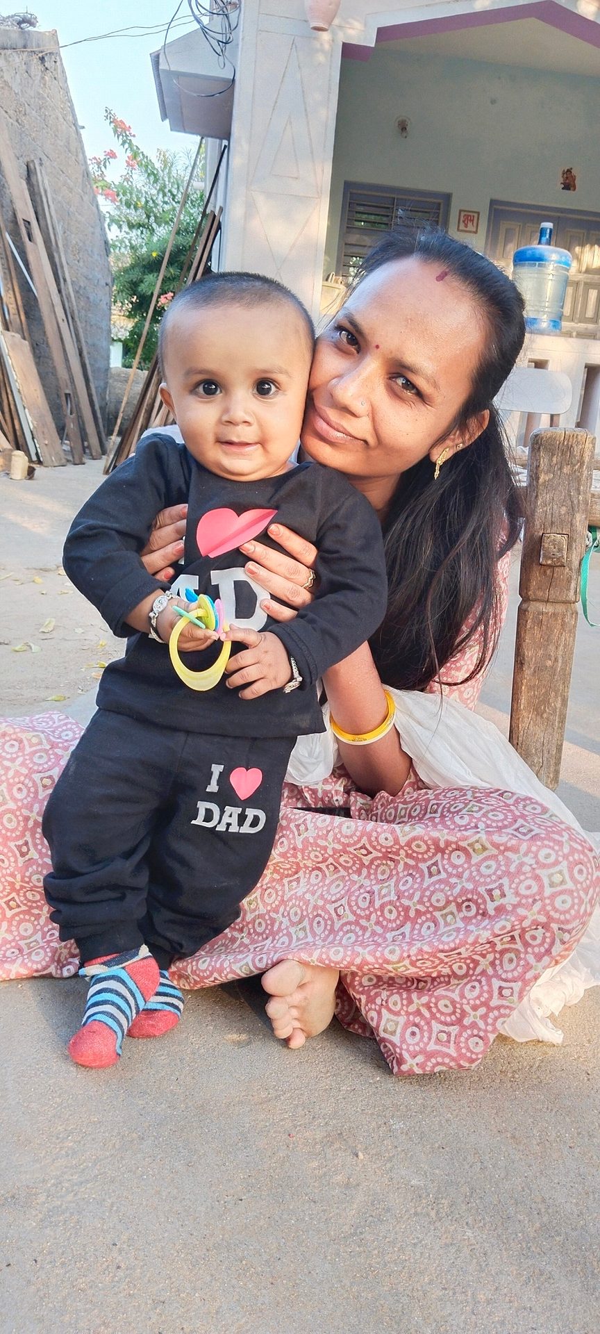 Baby &#x26; toddler clothing, Face, Skin, Photograph, Smile, Human, Sleeve, Happy, Pink, Interaction