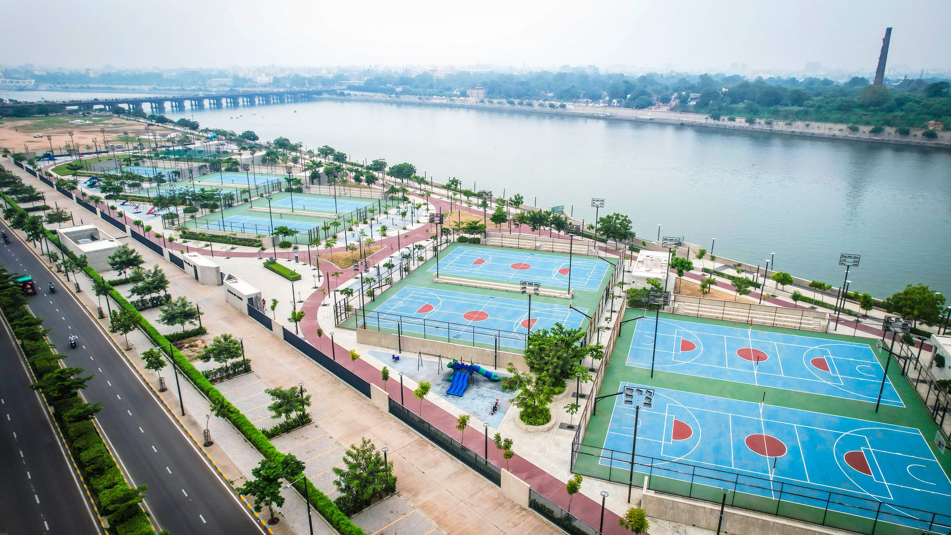 Body of water, Swimming pool, Urban design, Plant, Sky, Tree, Leisure, Landscape, Lake