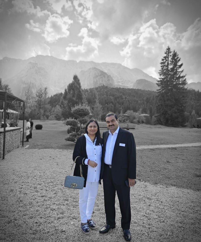 Flash photography, Cloud, Smile, Sky, Trousers, Mountain, Plant, Tree, Gesture, Happy