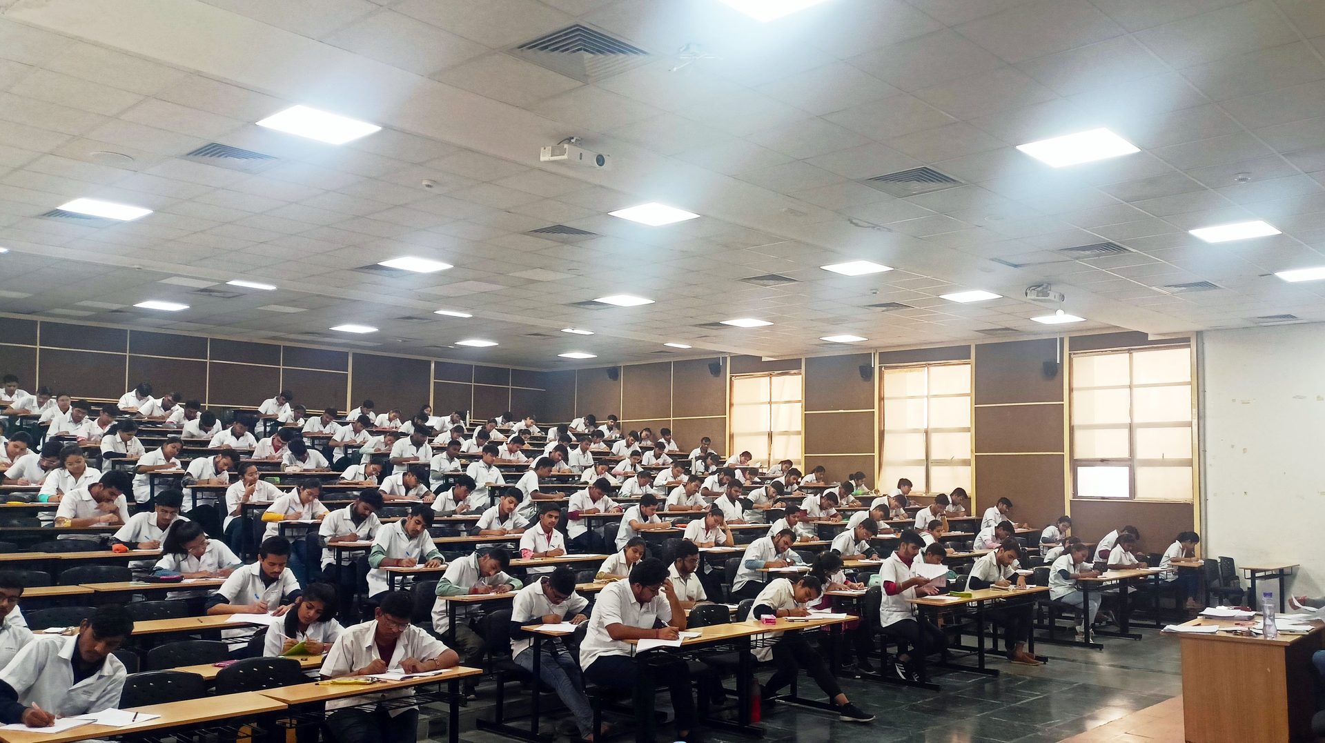 Musical instrument accessory, Music stand, Furniture, Chair