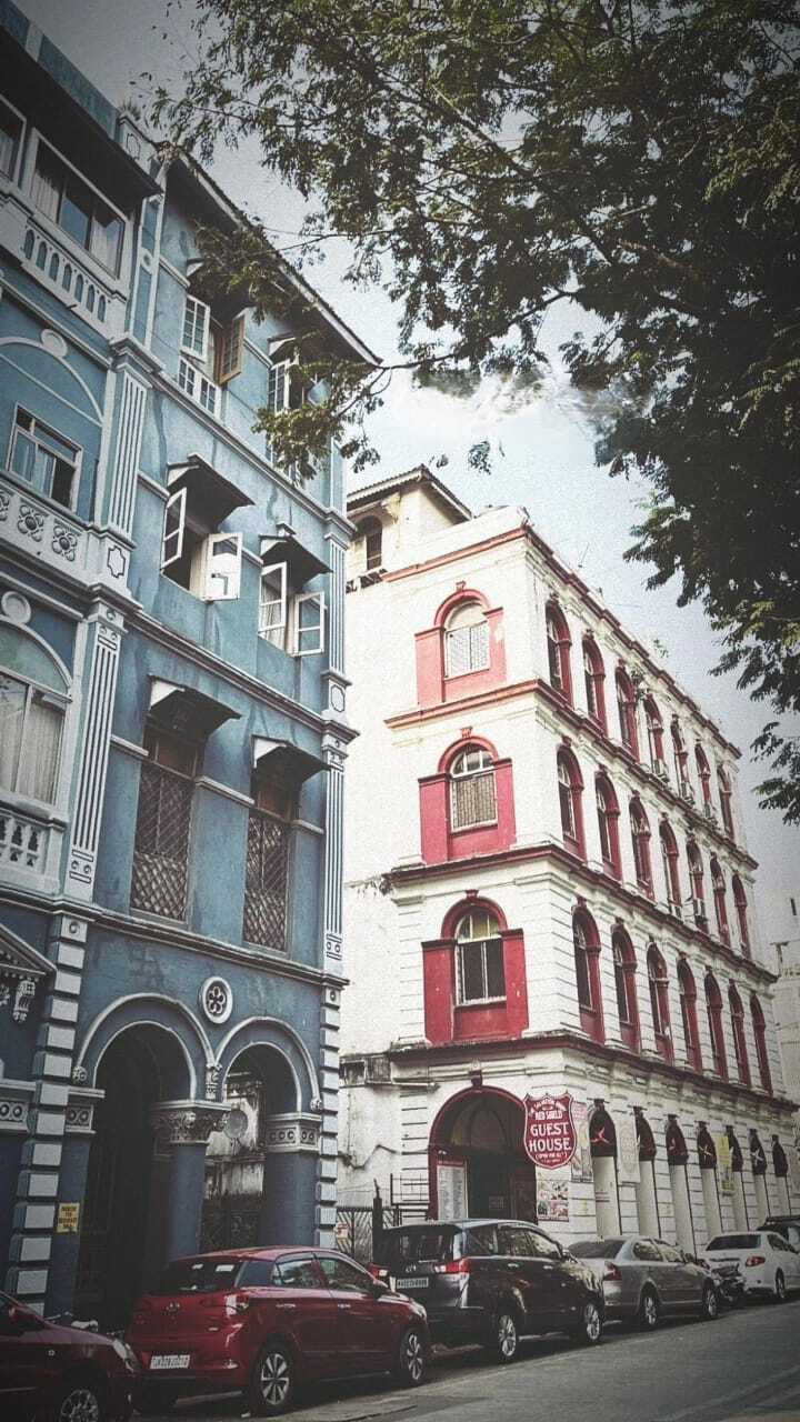 Vehicle registration plate, Urban design, Building, Window, Sky, Tree, Plant, Car, Neighbourhood