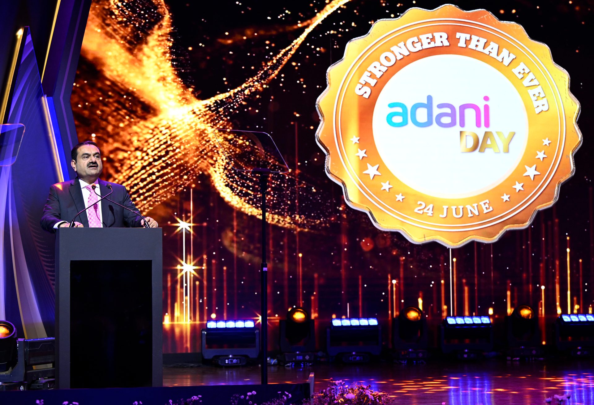 Light, Lighting, Font, Entertainment