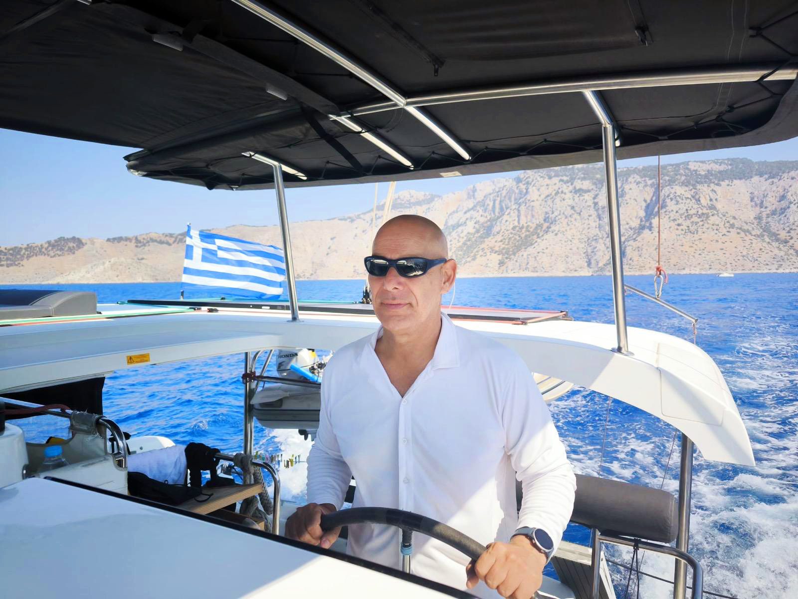 Naval architecture, Boat, Watercraft, Sunglasses, Sea, Goggles, Recreation, Ocean, Ship