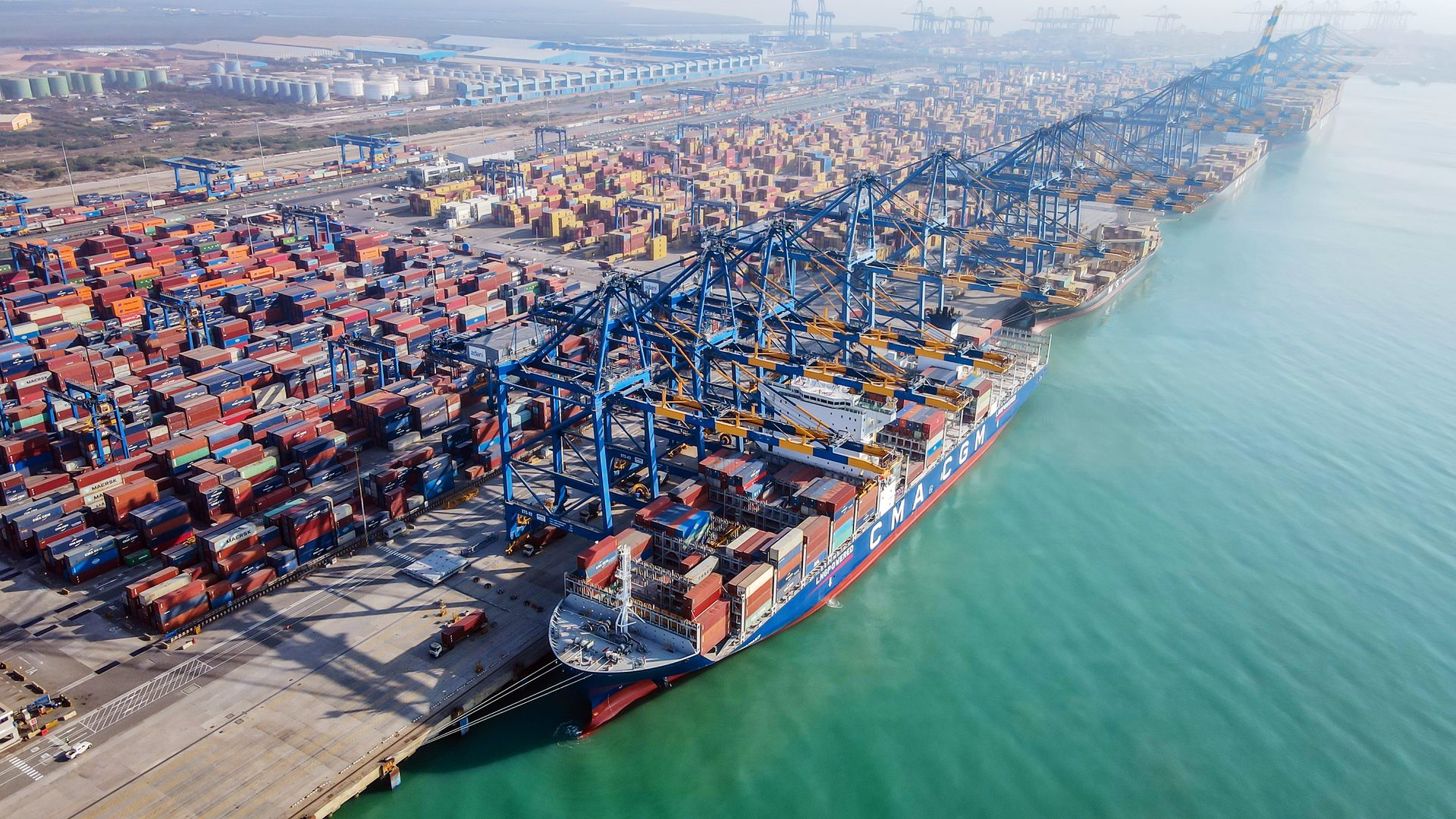 Shipping container, Port