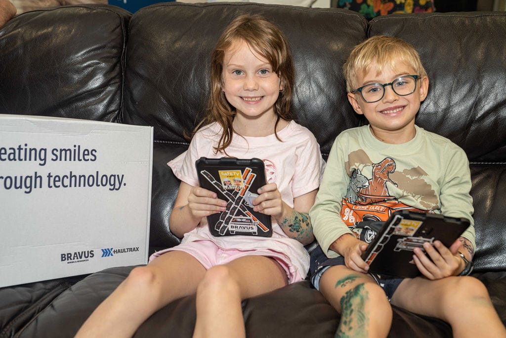 Vision Care, Electronic device, Eyewear, Glasses, Smile, Happiness, Finger, Child, Sitting, Fun