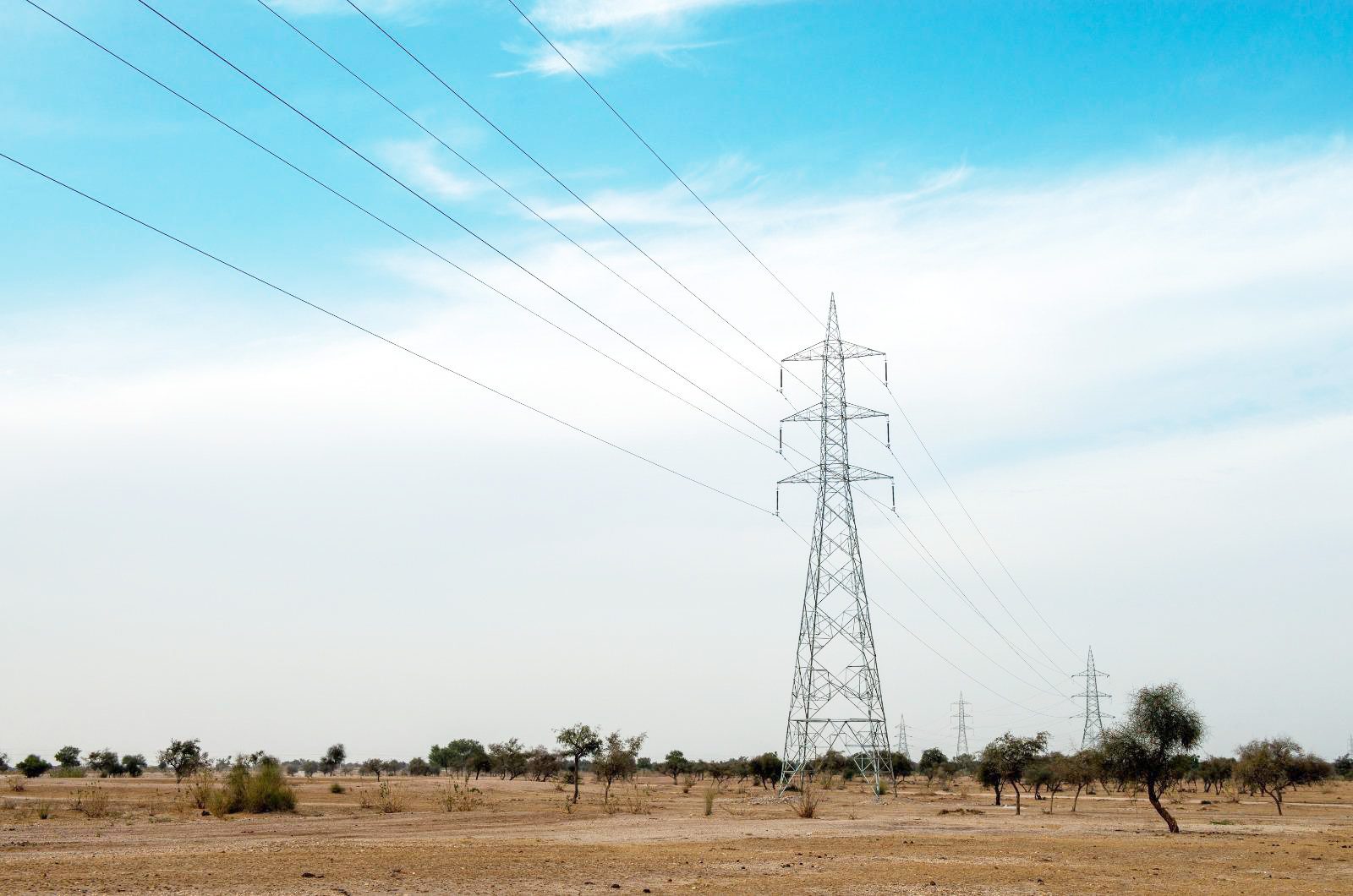 Overhead power line, Transmission tower, Electrical Supply, Public utility, Sky, Electricity, Ecoregion, Plain, Wire
