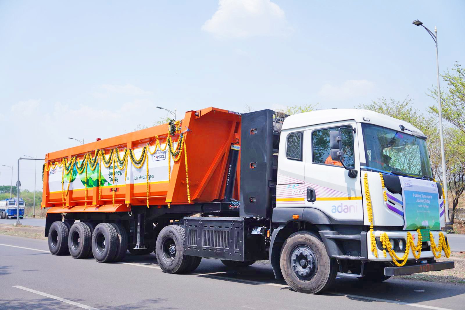 Mode of transport, Land vehicle, Automotive Tire, Truck, Wheel